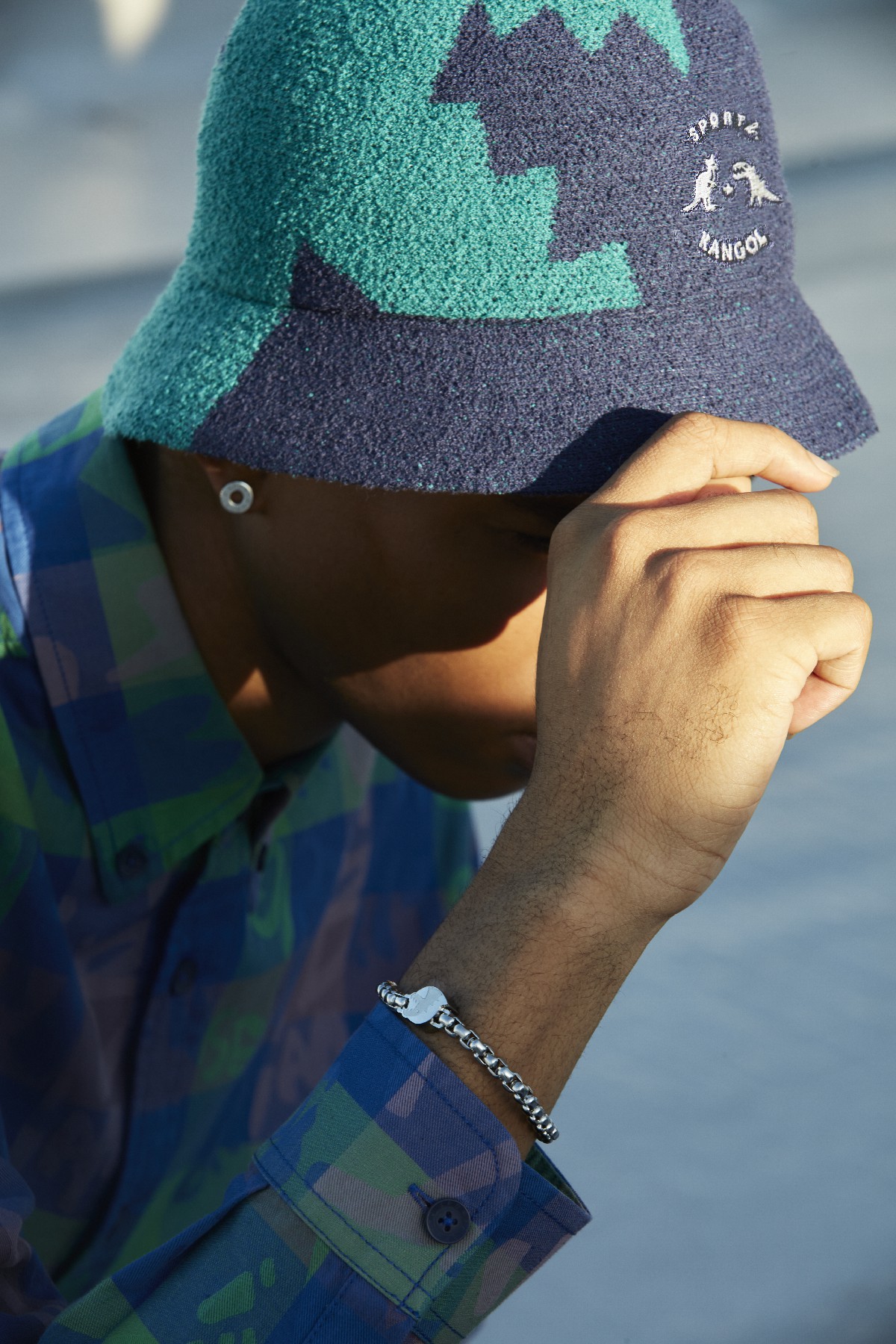 宇宙恐龍聯袂出擊！KANGOL 攜手 SPORT b.、BBC 推出重磅聯乘系列